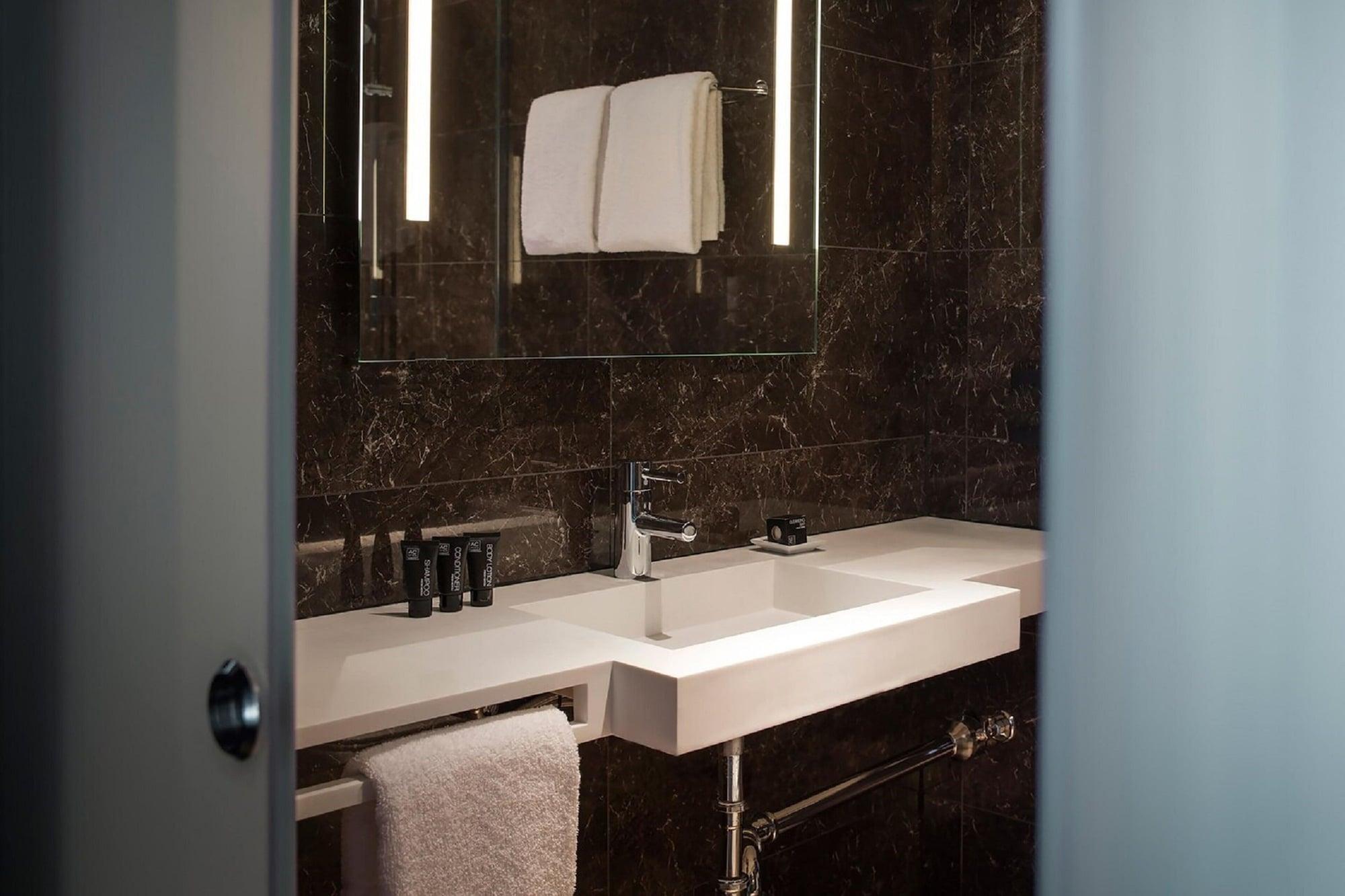 Ac Hotel By Marriott Santiago Cenco Costanera Exterior photo